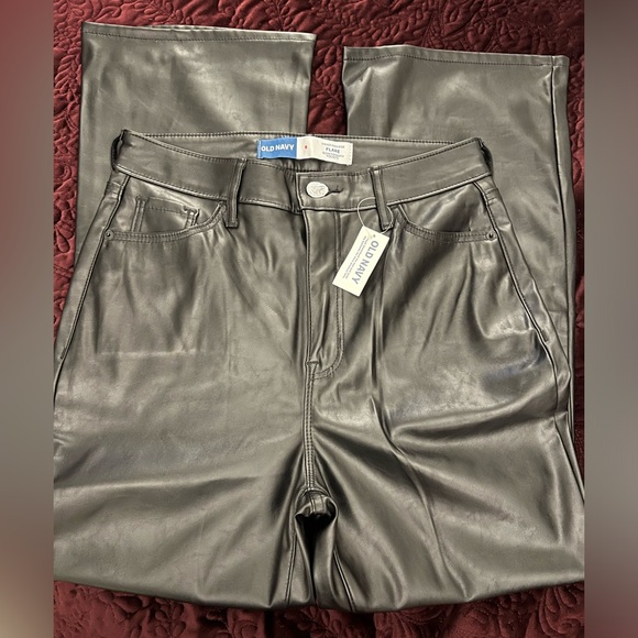 Old Navy faux leather crop pants - Picture 3 of 4